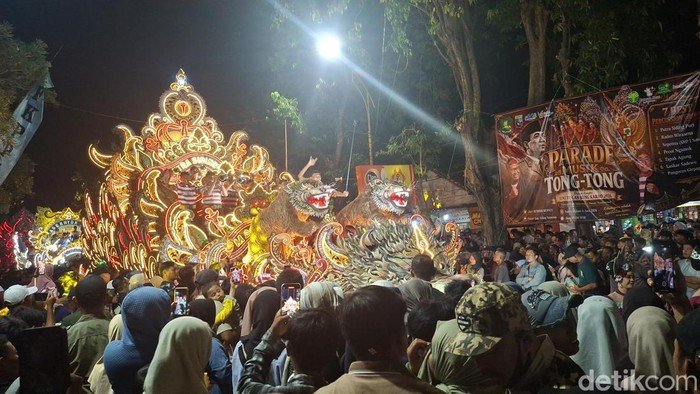 https://maduranetwork.id/public/uploads/images/newsimages/maannewsimage10062026_074933_warga-sumenep-meriahkan-parade-musik-tong-tong-dalam-rangka-bulan-bung-karno-1780790439357_169.jpeg